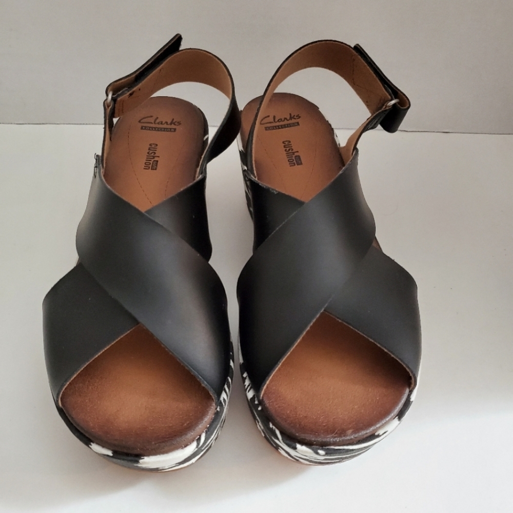 NWOT Clarks sandals size 8M